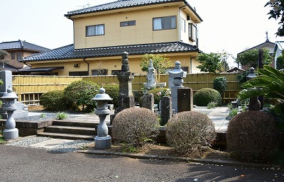 蓮華寺歴代住職墓地.jpg