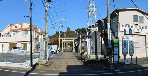 豊鹿島神社表参道_前面は青梅街道.jpg