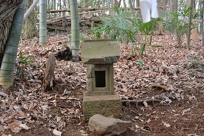 神名や年月日、関係者などの刻みはない.jpg