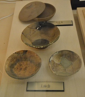 8郷土博物館展示の土師器_須恵器.jpg