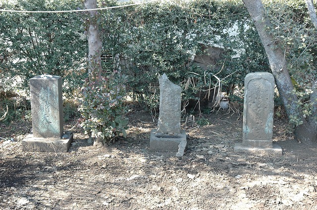 弁財天、雷大明神、神明社碑.jpg