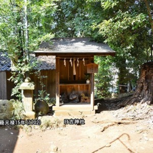 日吉神社と灯籠.jpg