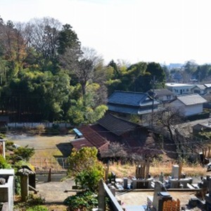 内野家の墓地と姥の懐の集落.jpg