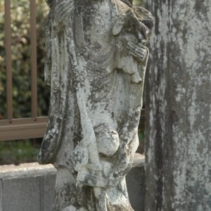 3錫杖に手を回す子供ともう一人.jpg